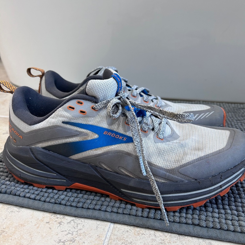 Brooks Men’s Cascadia 16 Size 9